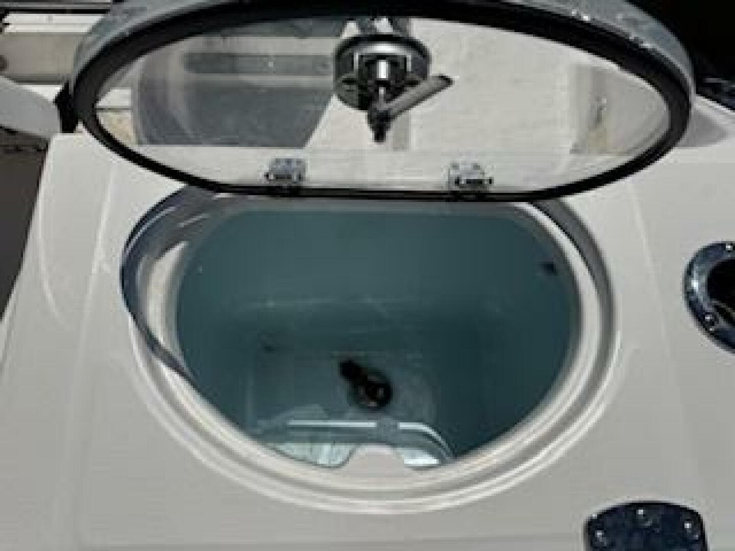 2022 Robalo R242 Center Console — photo 22