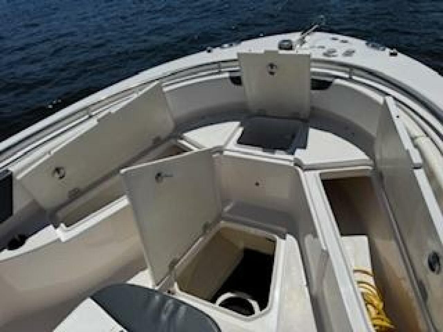 2022 Robalo R242 Center Console — photo 10