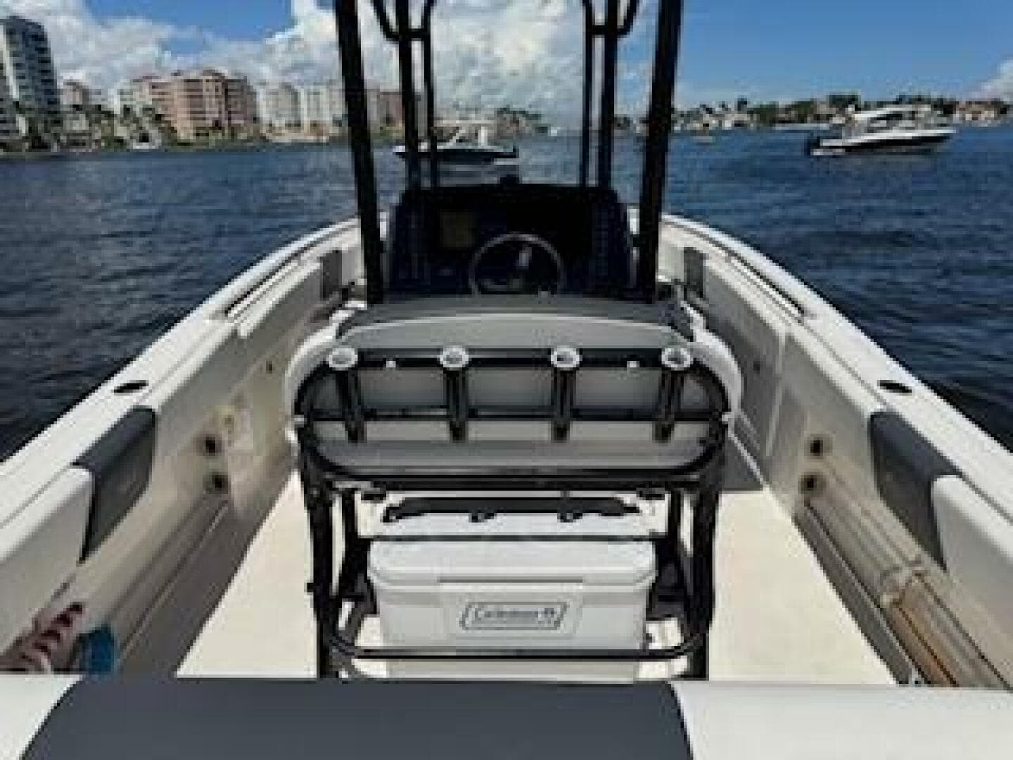 2022 Robalo R242 Center Console — photo 17