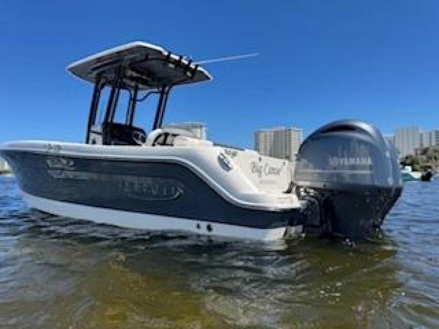 2022 Robalo R242 Center Console — photo 4