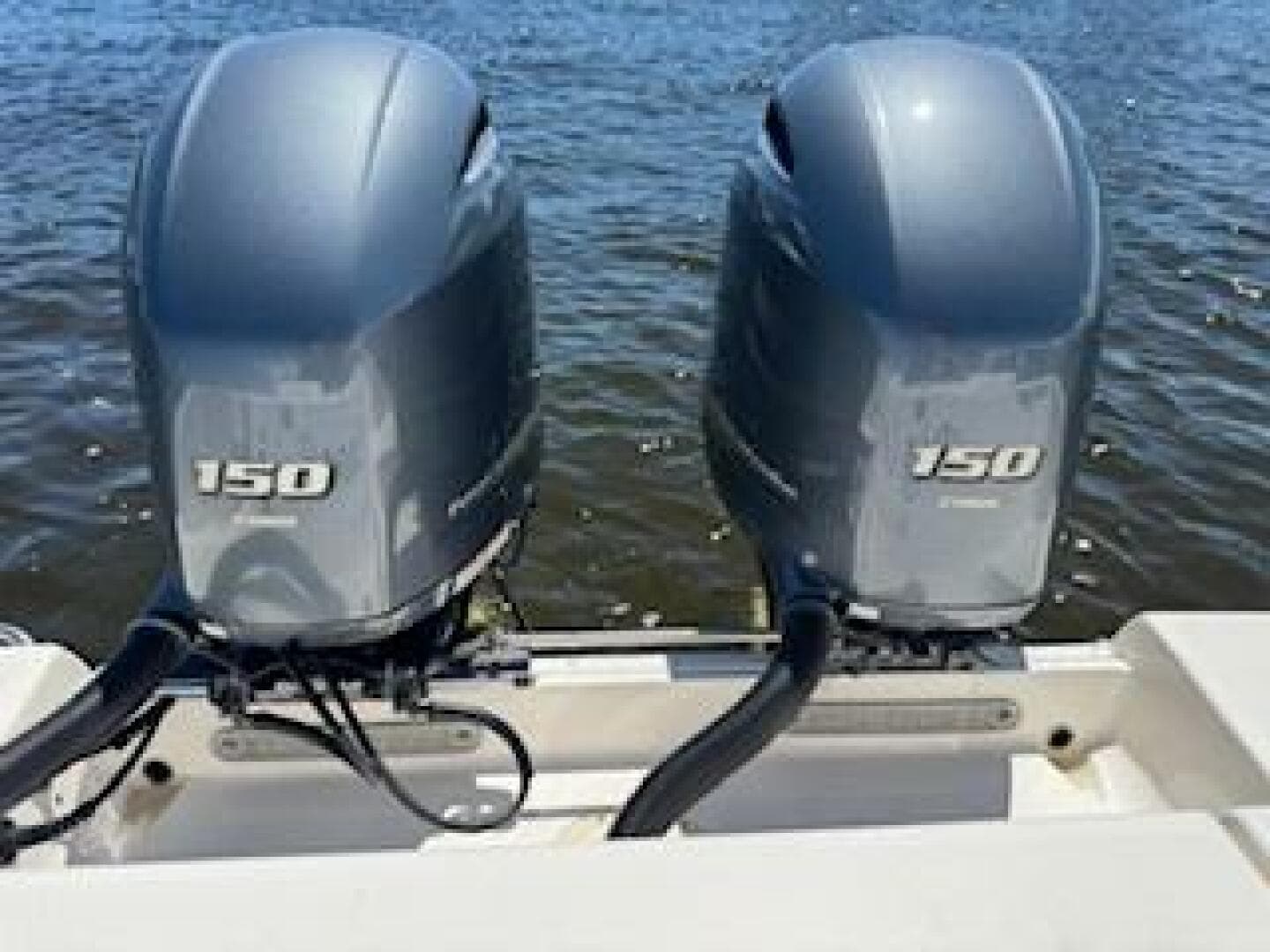 2022 Robalo R242 Center Console — photo 23