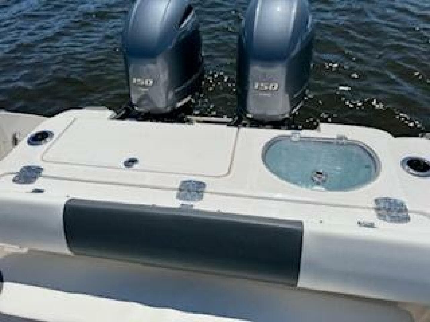 2022 Robalo R242 Center Console — photo 20
