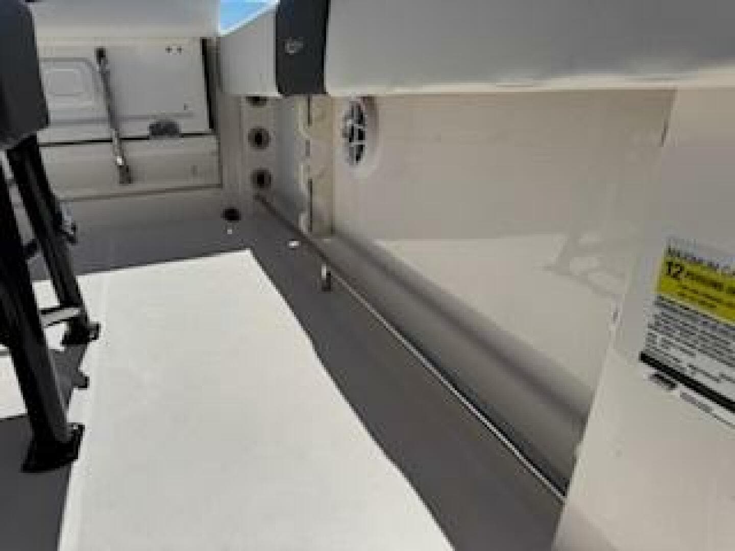 2022 Robalo R242 Center Console — photo 25