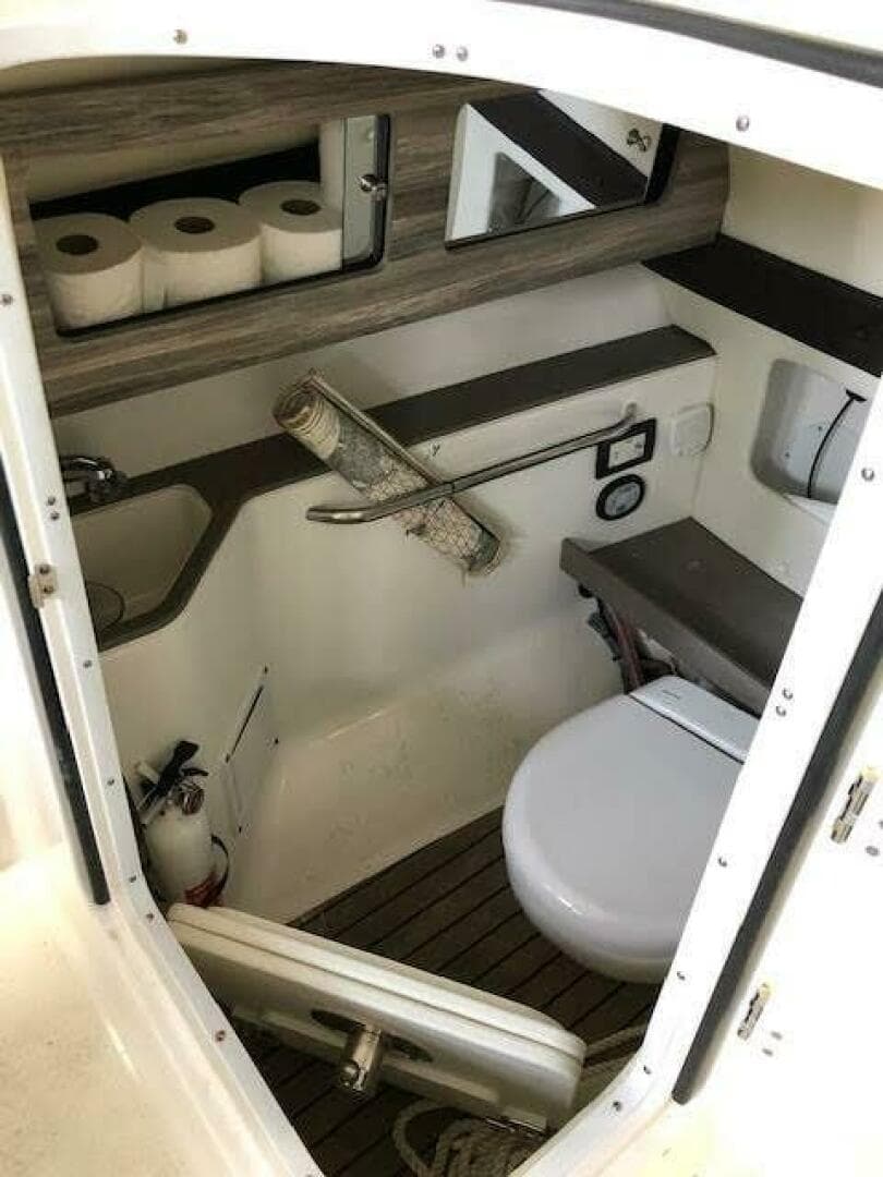 2018 Edgewater 248 CX Crossover — photo 9