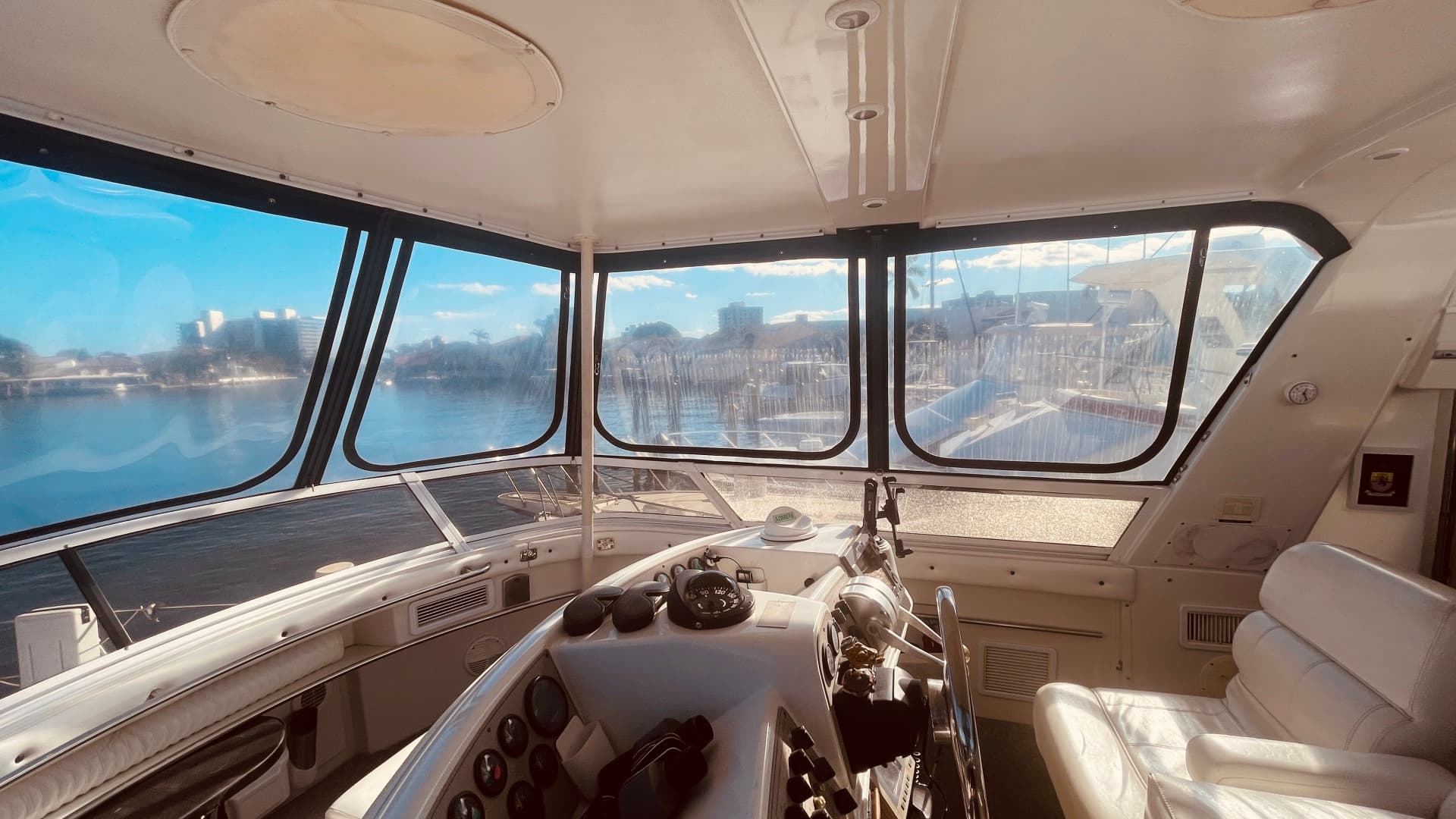 1997 Carver Yachts 500 Cockpit — photo 52