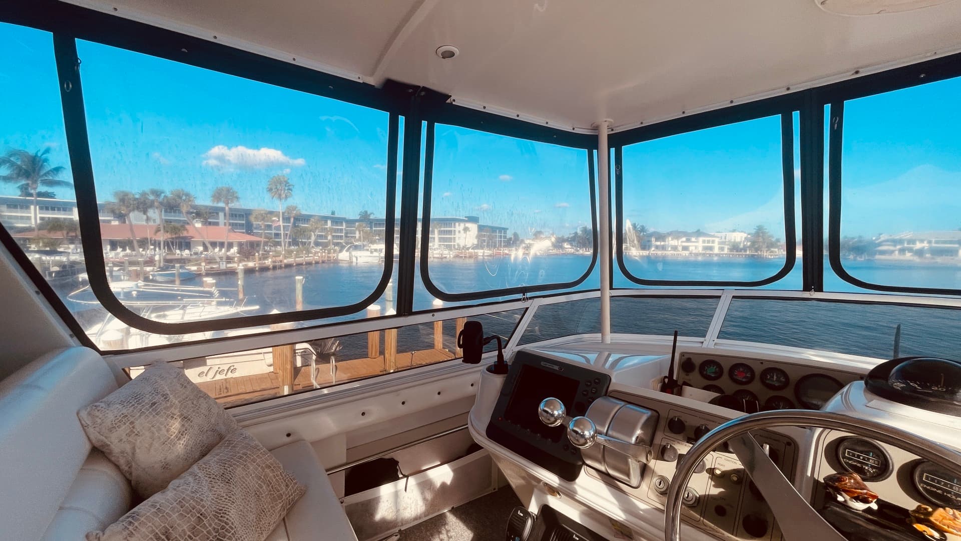 1997 Carver Yachts 500 Cockpit — photo 50