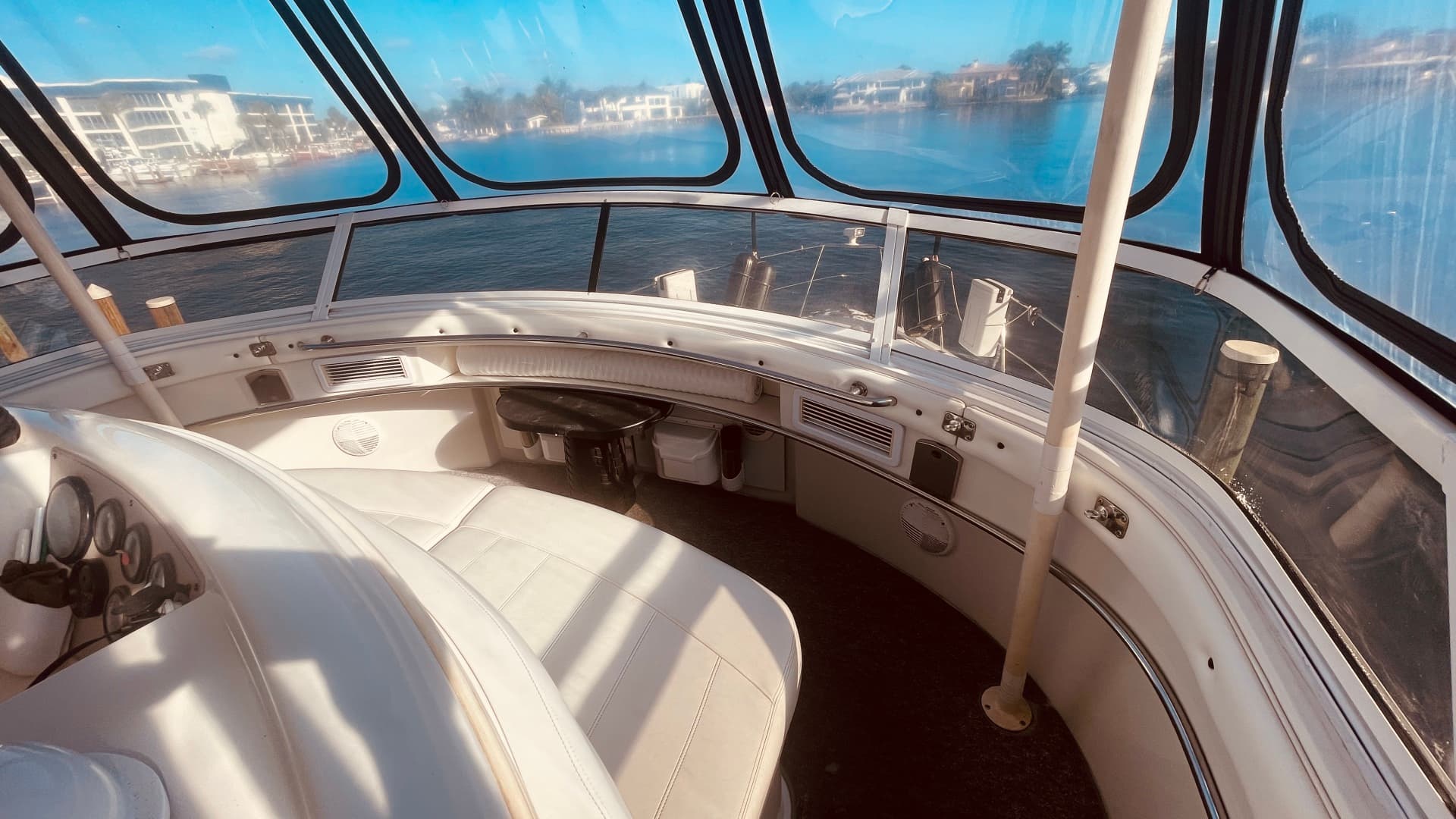 1997 Carver Yachts 500 Cockpit — photo 57