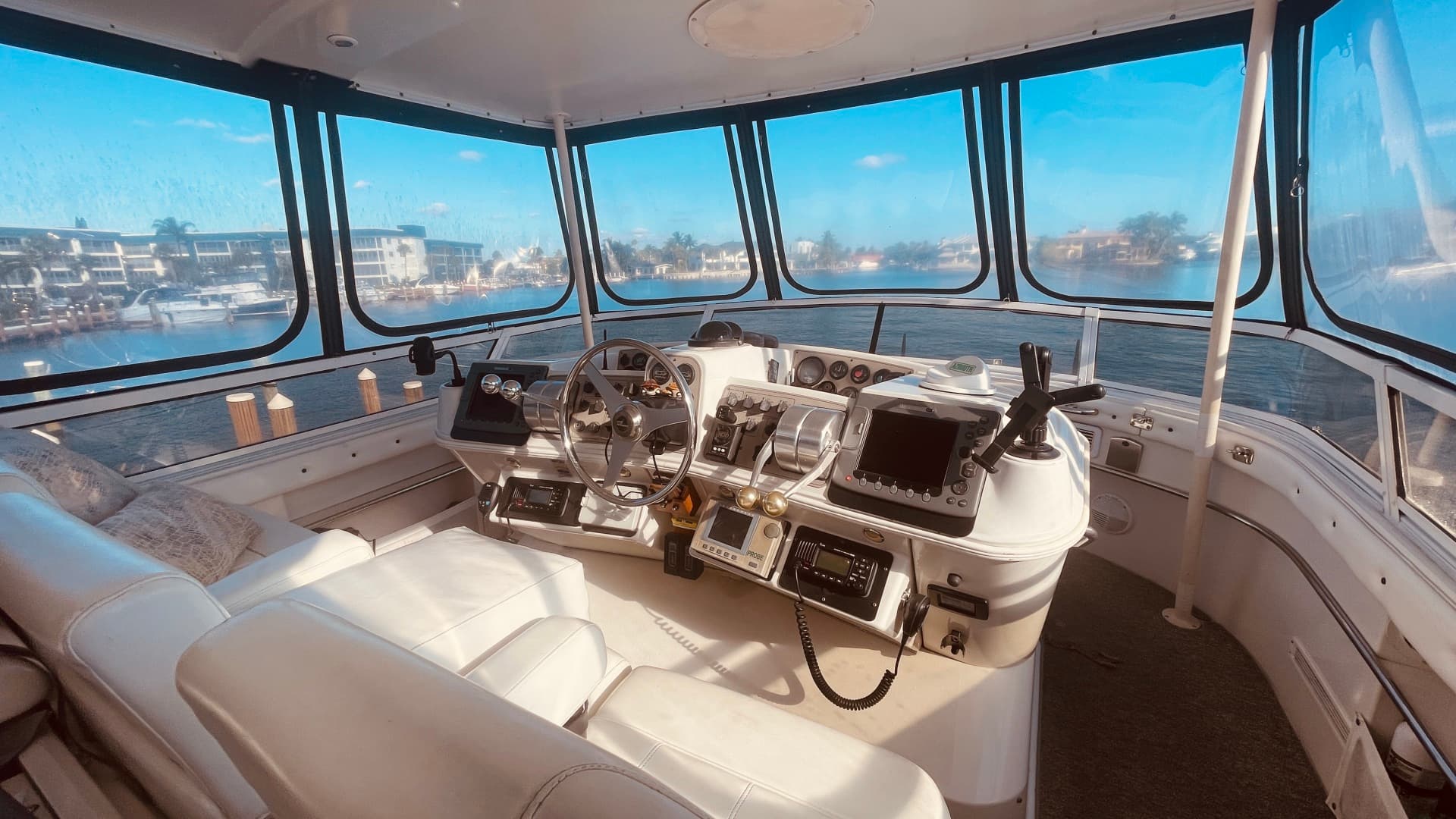 1997 Carver Yachts 500 Cockpit — photo 49