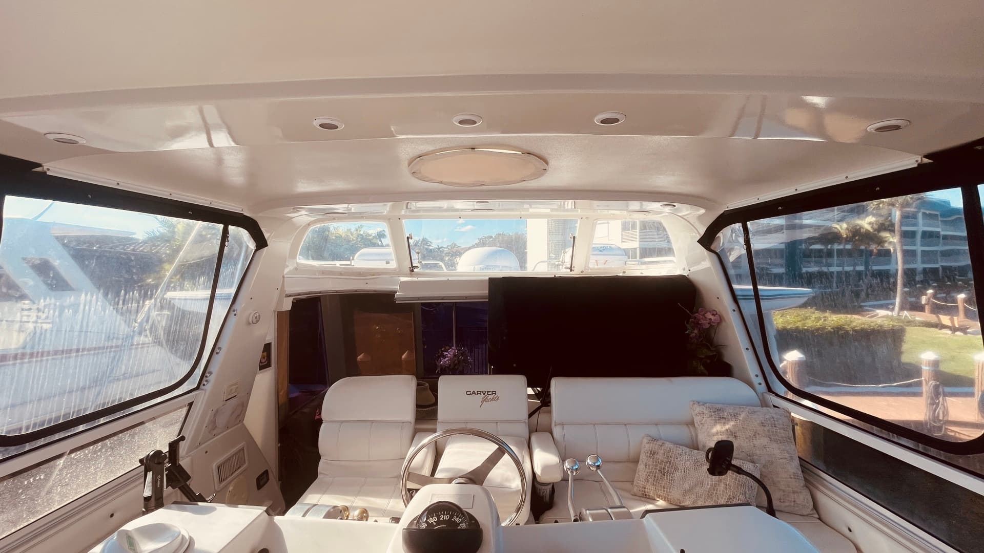 1997 Carver Yachts 500 Cockpit — photo 53