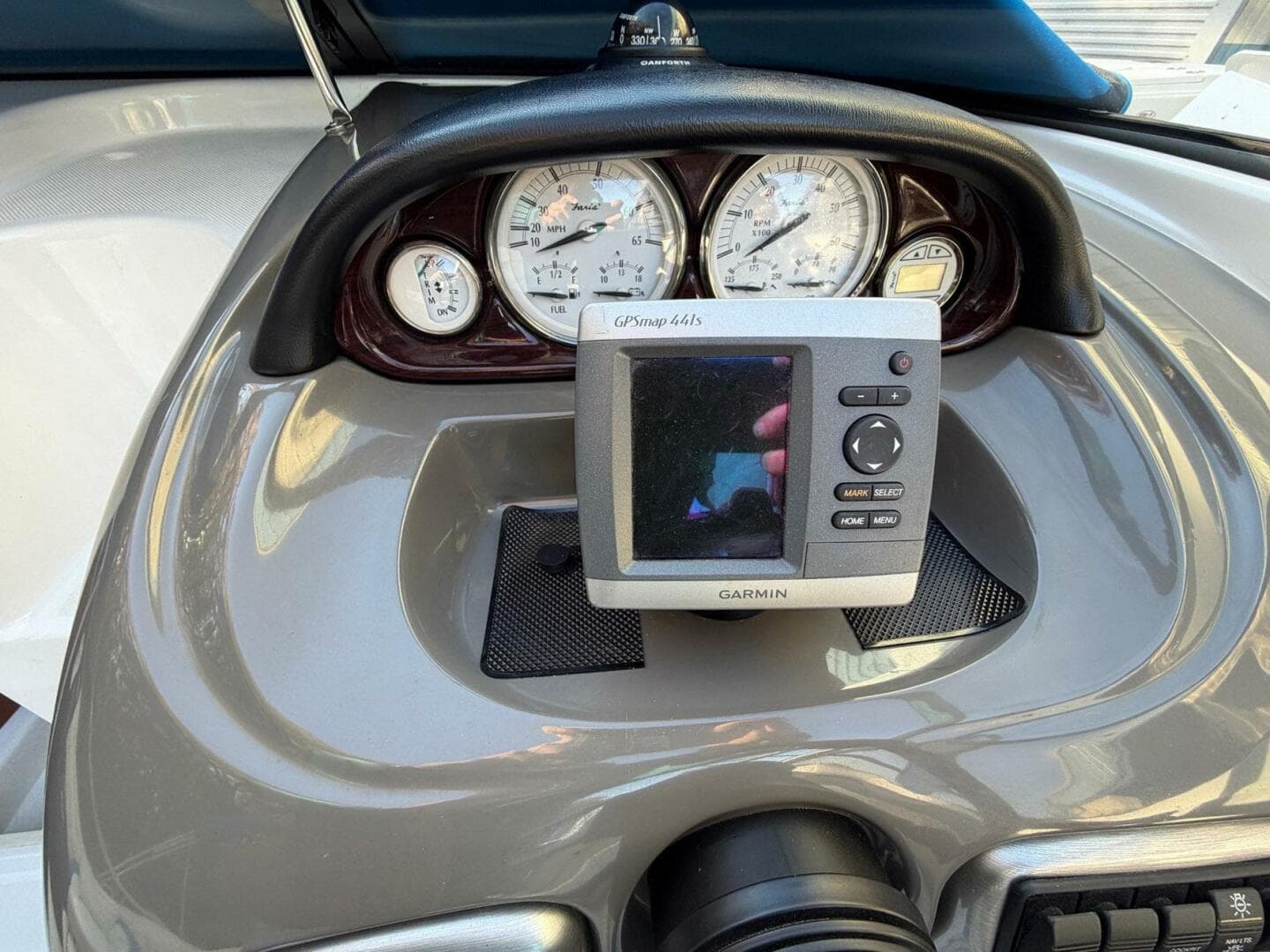 2008 Regal 2450 Cuddy — photo 10