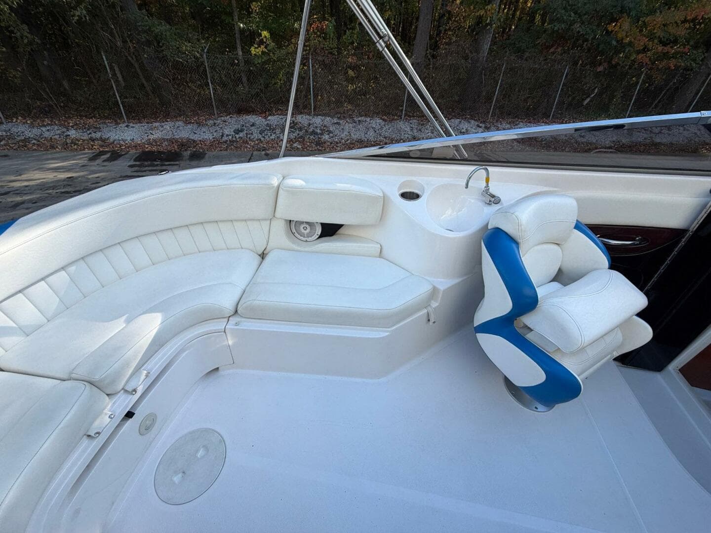 2008 Regal 2450 Cuddy — photo 6