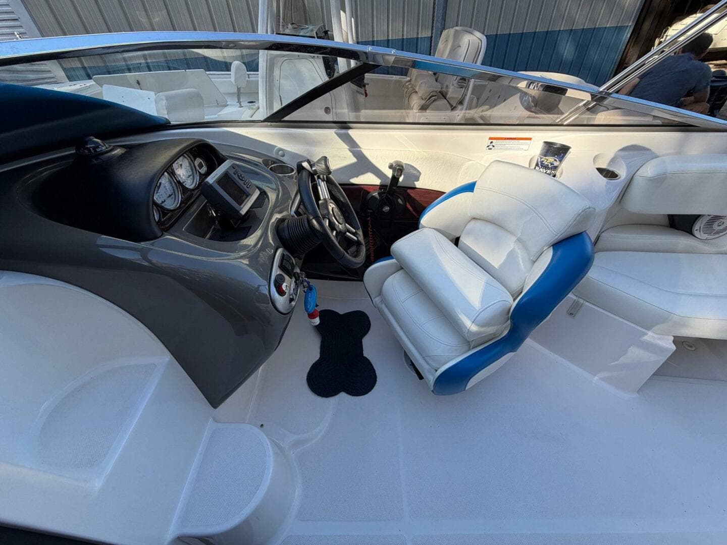 2008 Regal 2450 Cuddy — photo 8