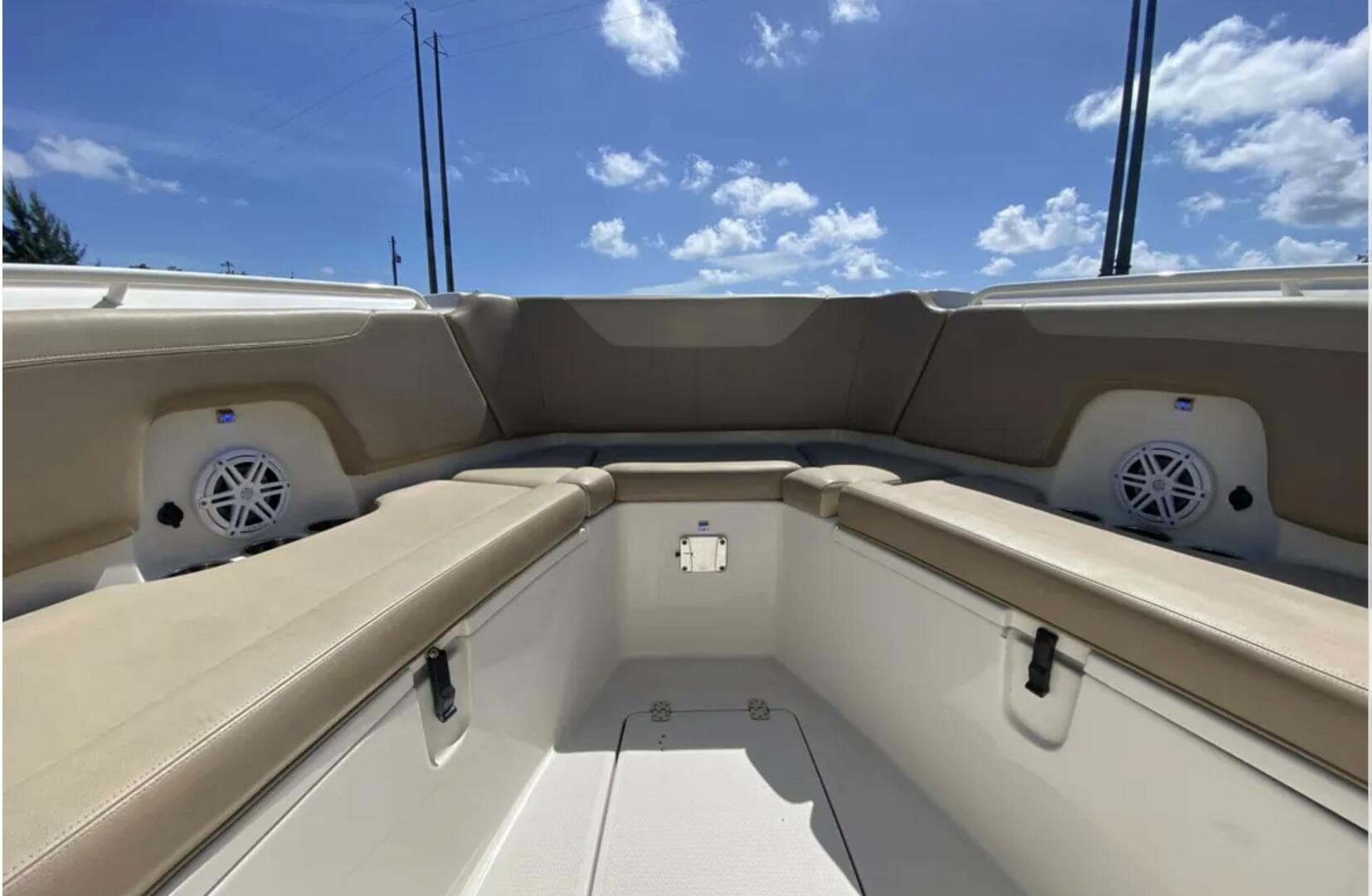 2018 Sailfish 325 DC — photo 17