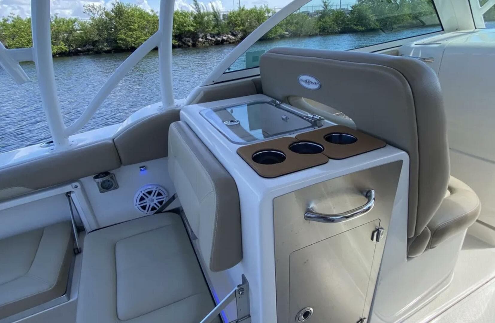 2018 Sailfish 325 DC — photo 9