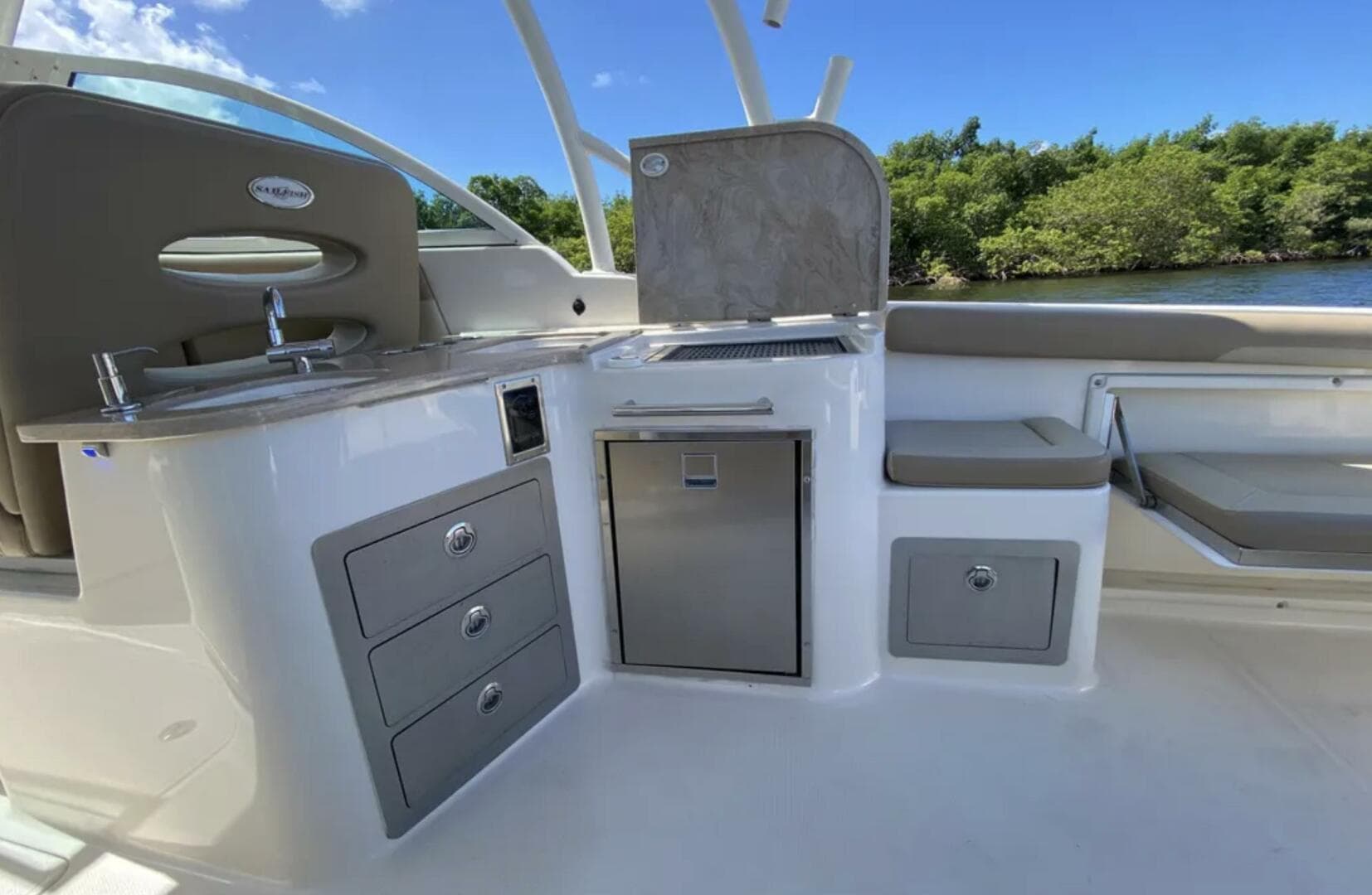 2018 Sailfish 325 DC — photo 7