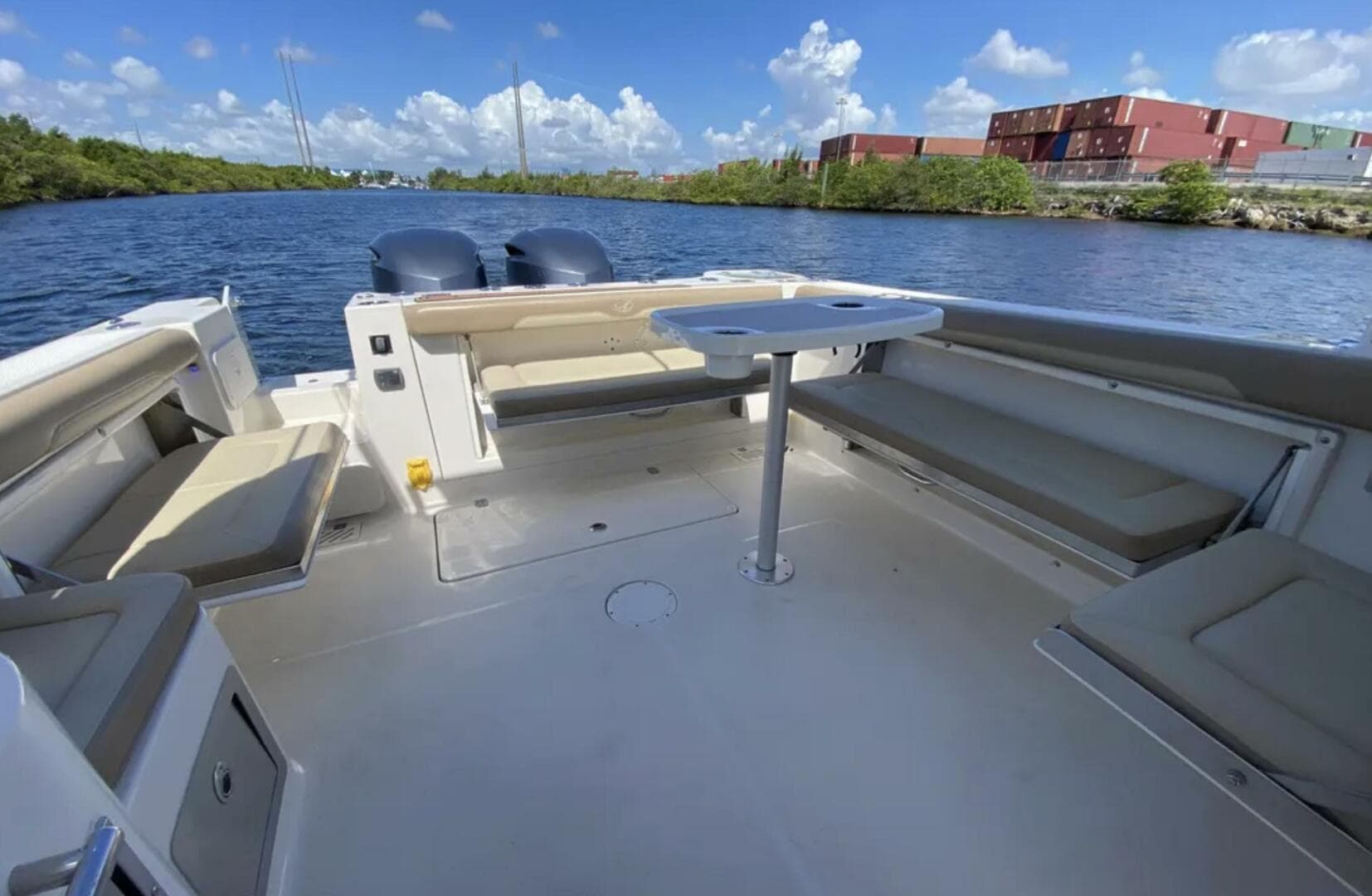 2018 Sailfish 325 DC — photo 10