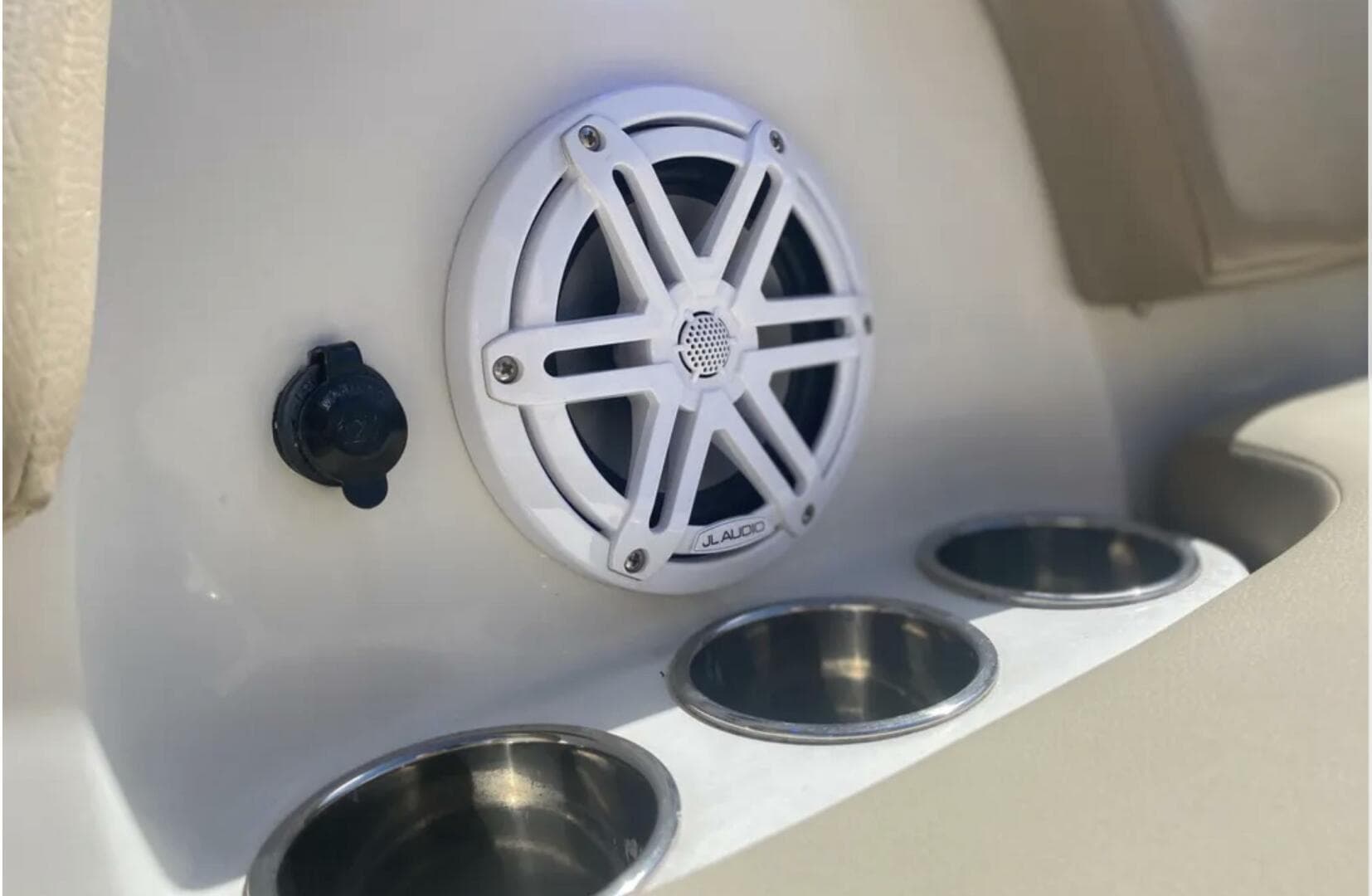 2018 Sailfish 325 DC — photo 18