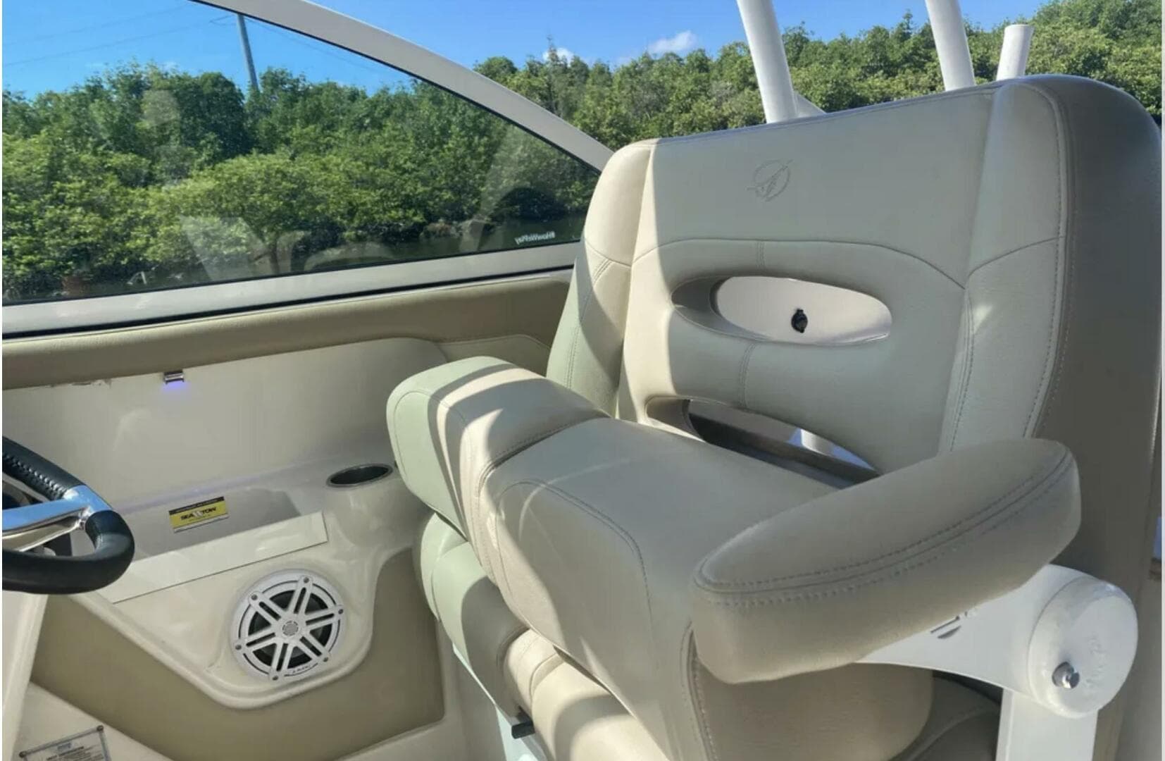 2018 Sailfish 325 DC — photo 16