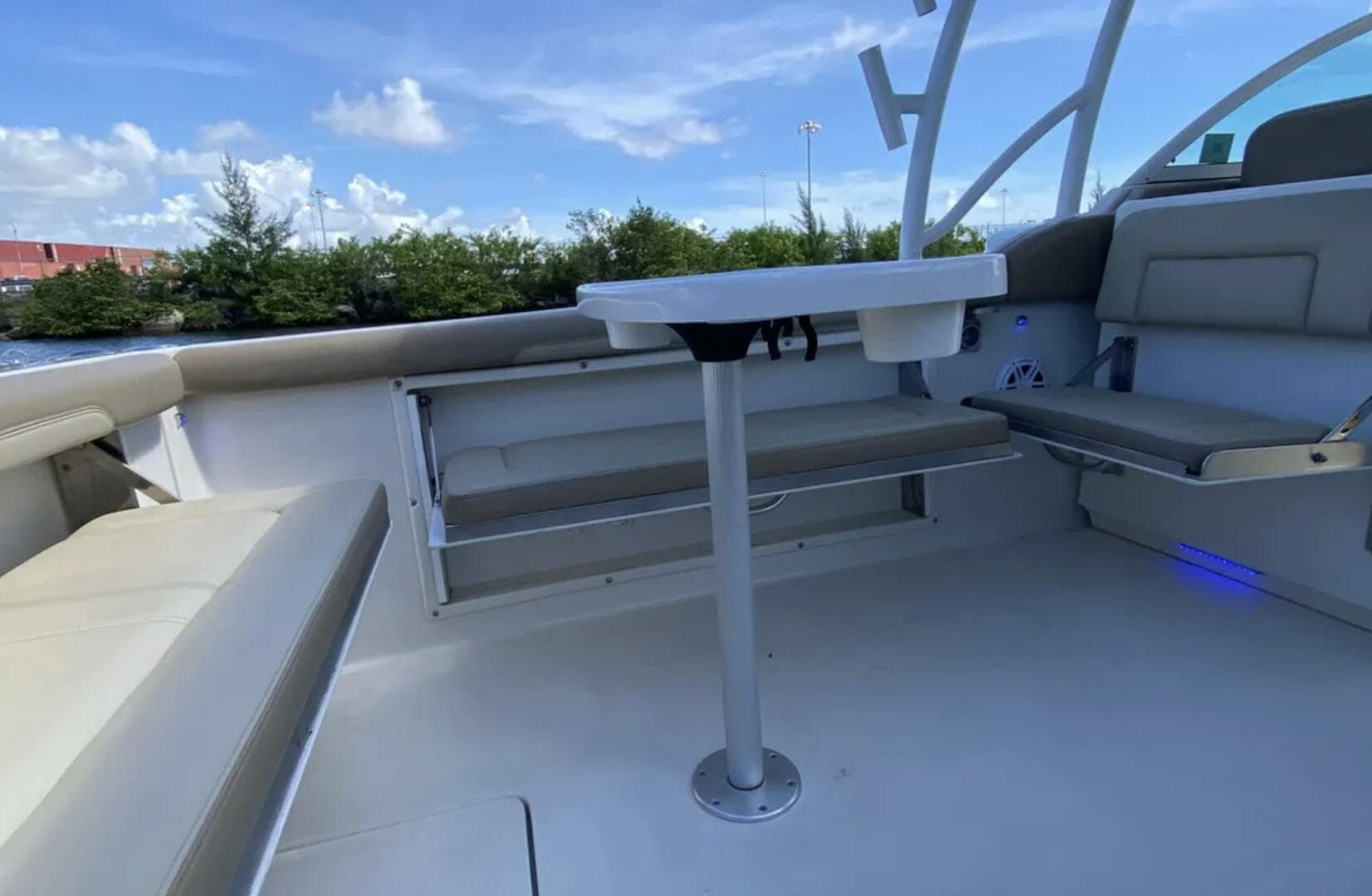2018 Sailfish 325 DC — photo 6