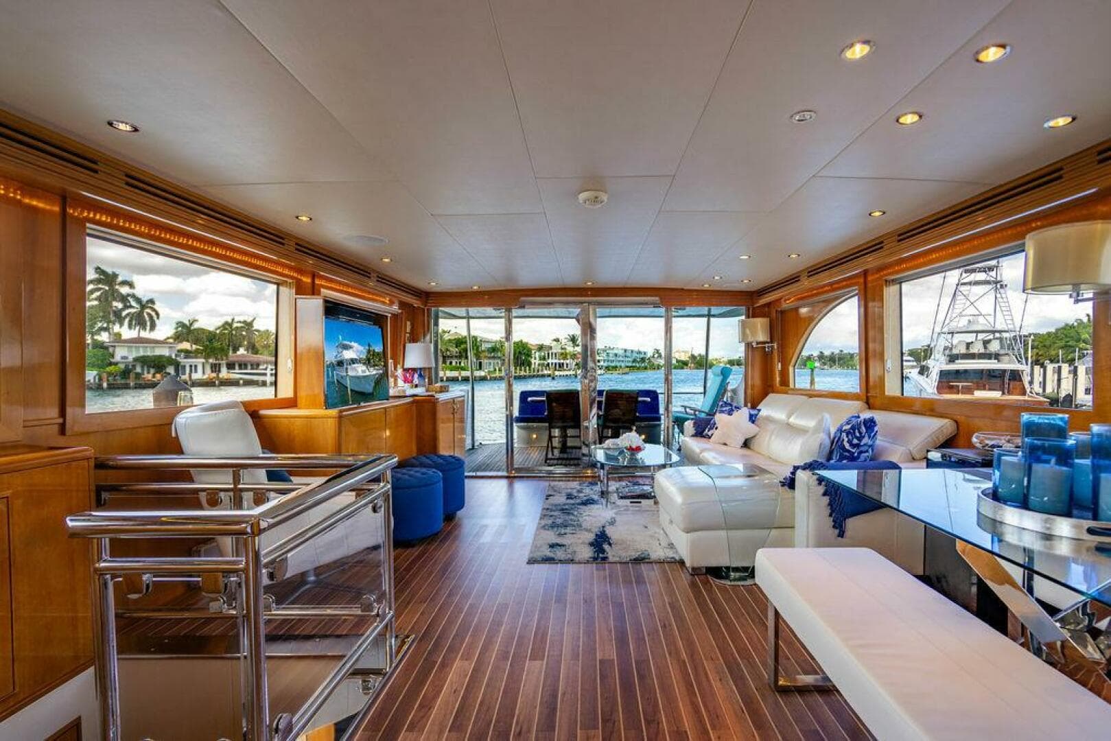 2003 Hatteras Cockpit — photo 4