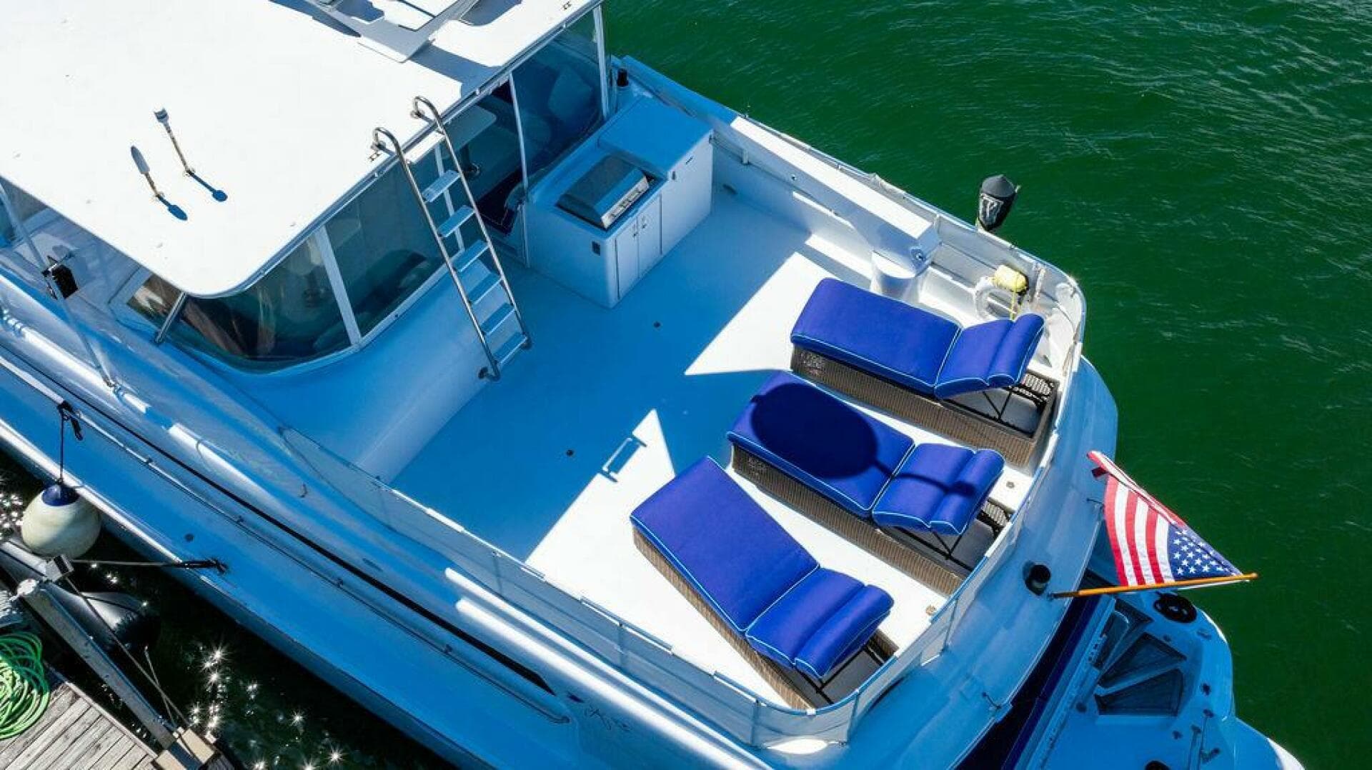 2003 Hatteras Cockpit — photo 21