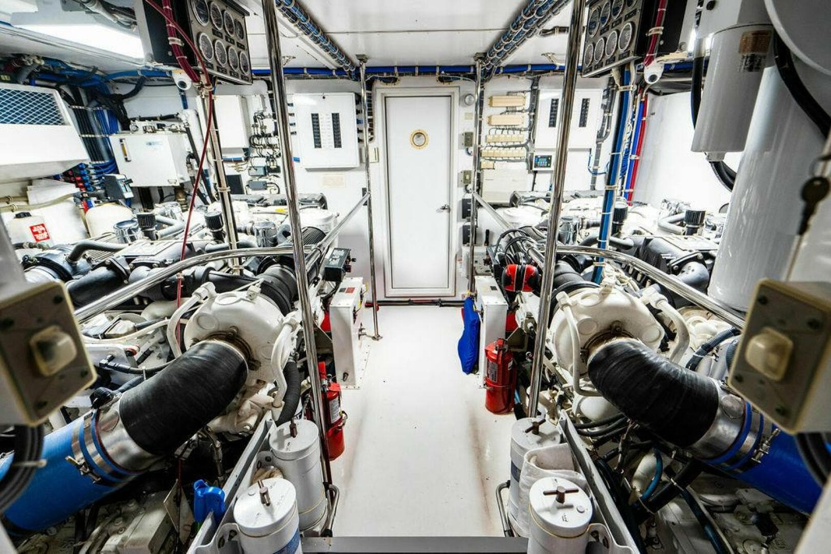 2003 Hatteras Cockpit — photo 26