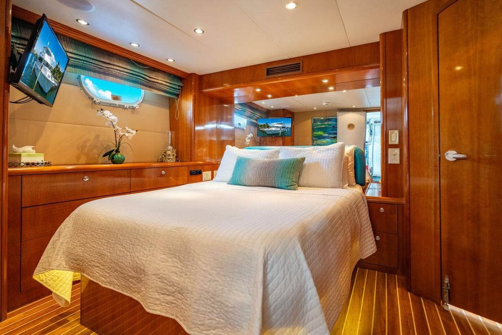 2003 Hatteras Cockpit — photo 15