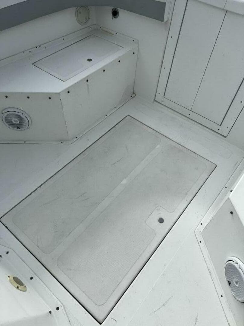 2000 Avanti 33 — photo 14