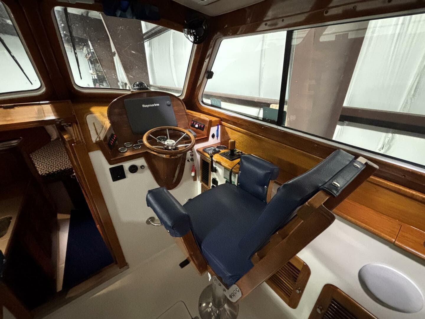 2004 Hinckley 36 Picnic Boat Ep — photo 6