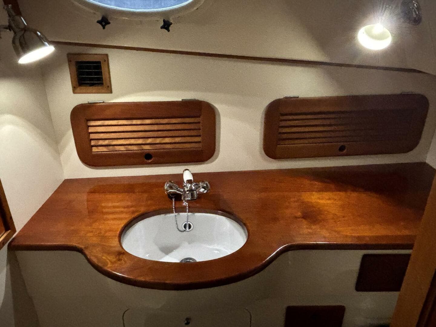 2004 Hinckley 36 Picnic Boat Ep — photo 5