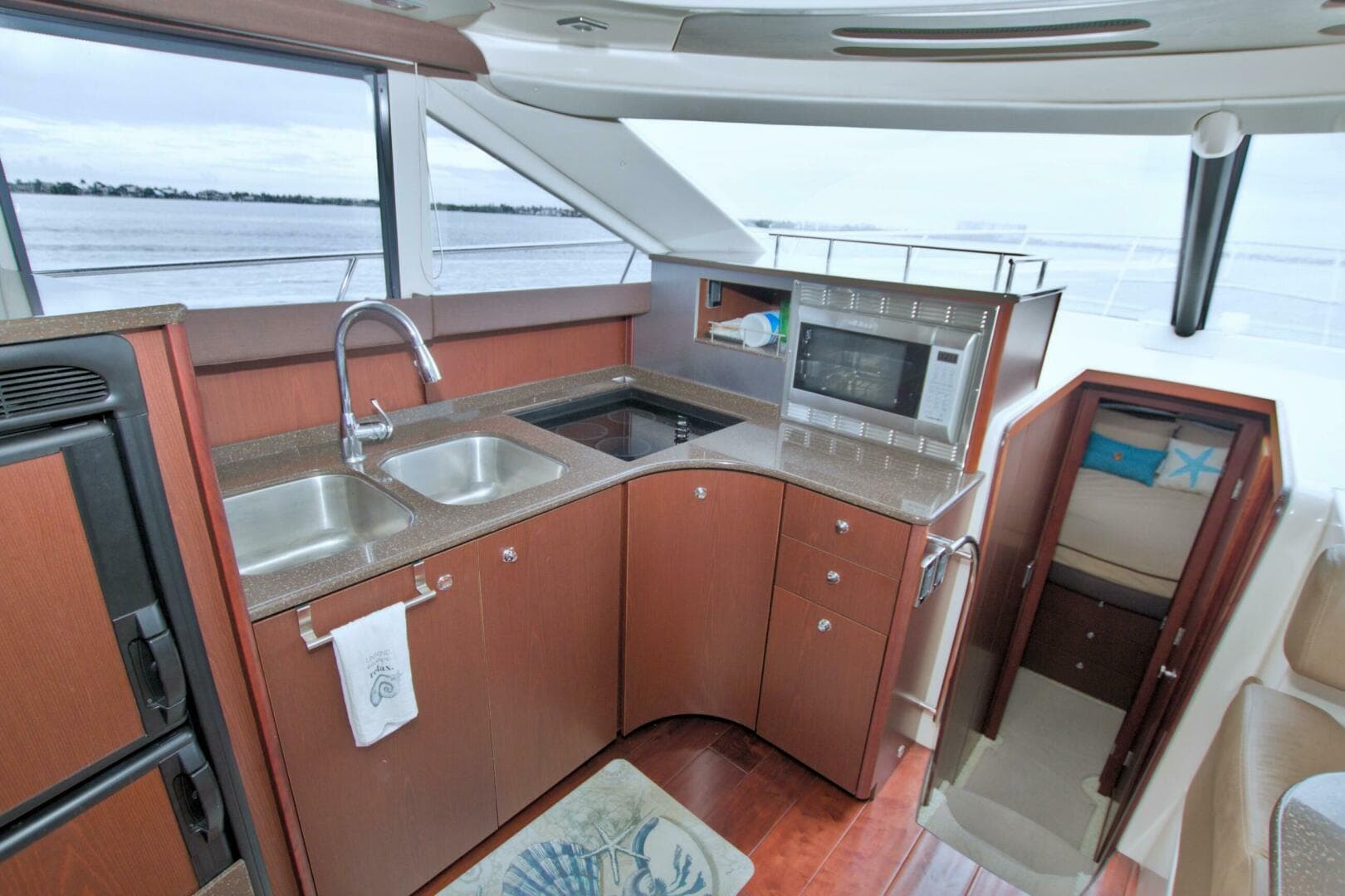 2013 Meridian 441 Sedan — photo 43