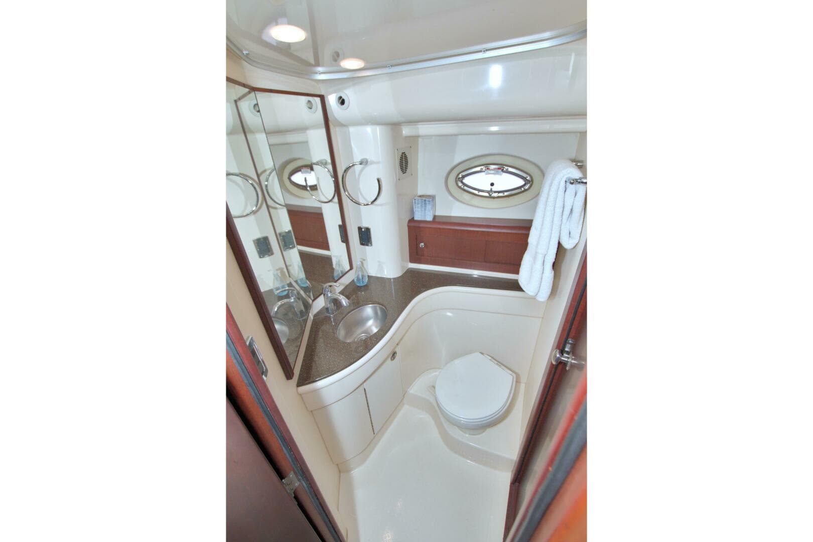 2013 Meridian 441 Sedan — photo 60
