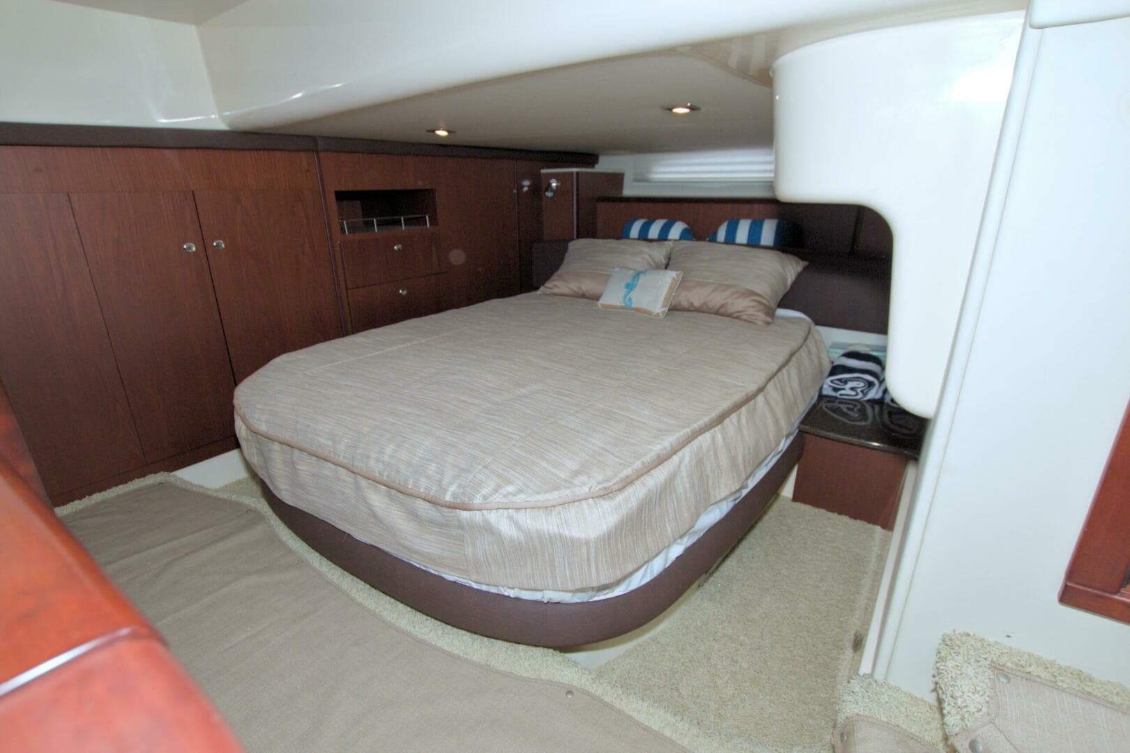 2013 Meridian 441 Sedan — photo 54