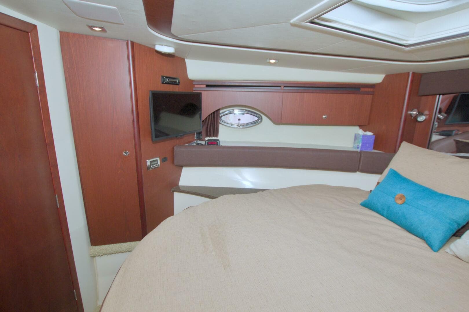2013 Meridian 441 Sedan — photo 47