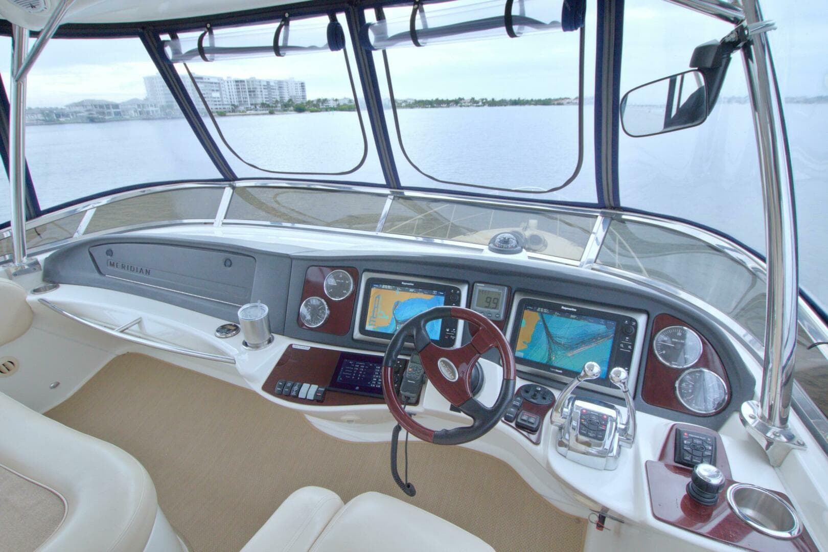 2013 Meridian 441 Sedan — photo 19