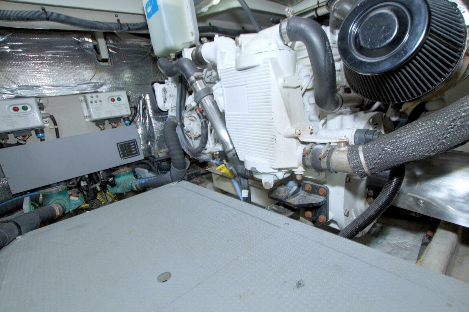 2013 Meridian 441 Sedan — photo 80