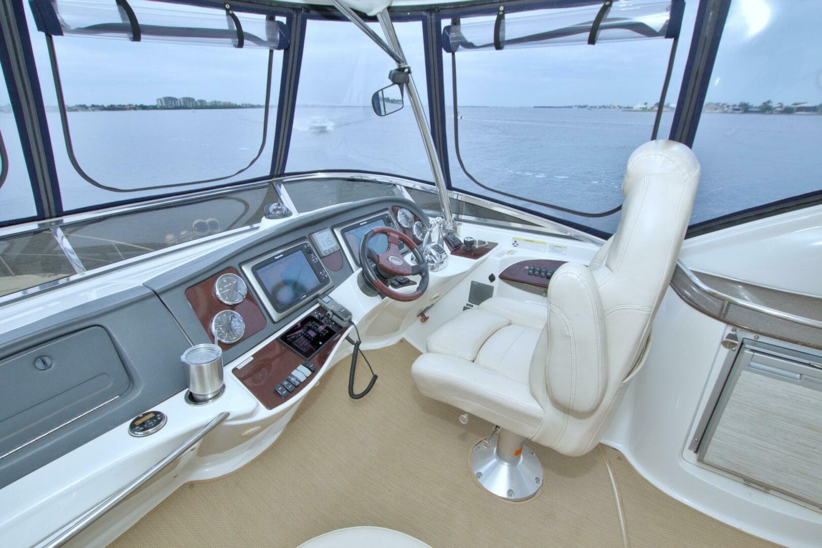 2013 Meridian 441 Sedan — photo 16