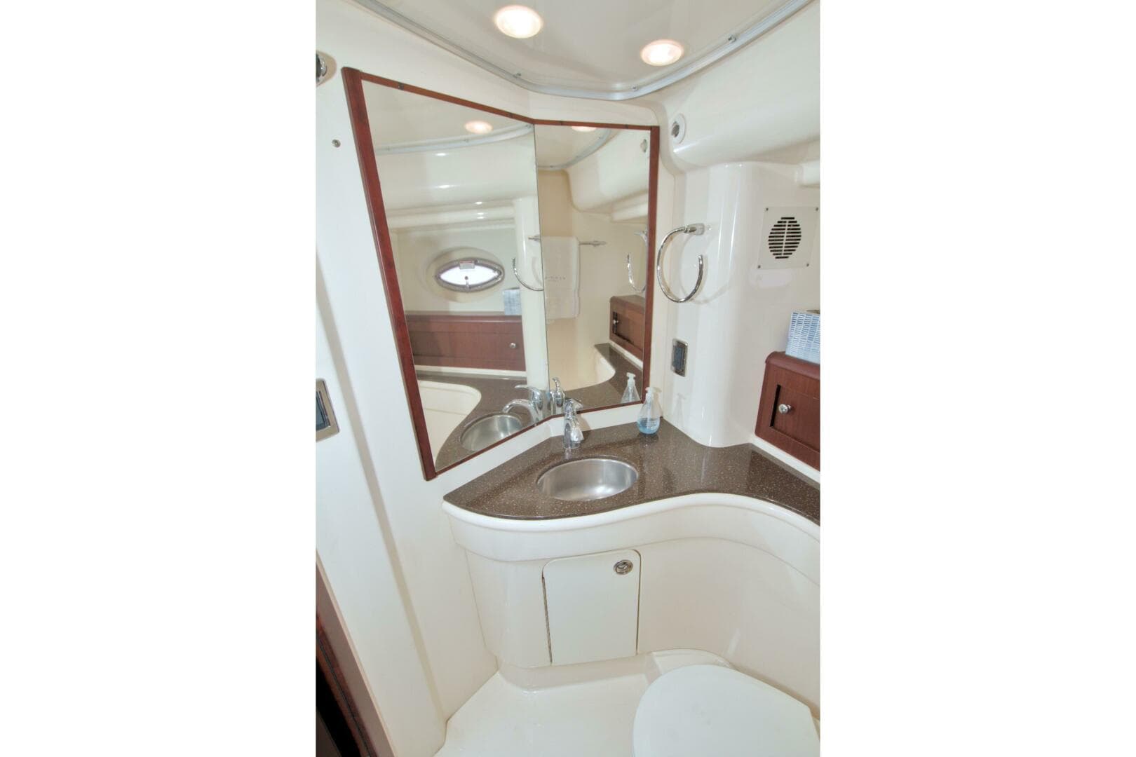 2013 Meridian 441 Sedan — photo 59