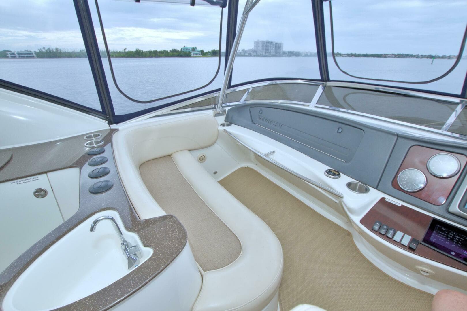 2013 Meridian 441 Sedan — photo 20