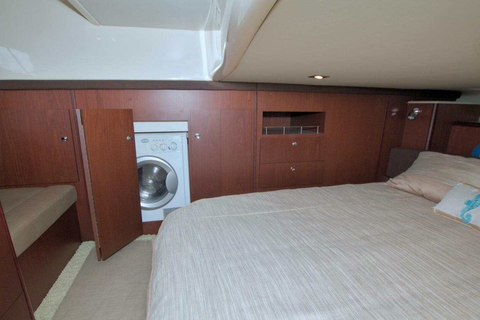 2013 Meridian 441 Sedan — photo 53