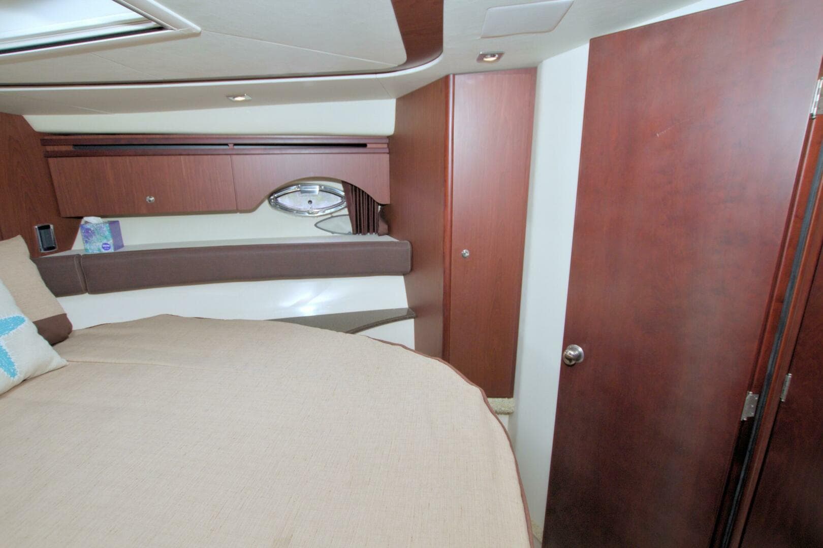 2013 Meridian 441 Sedan — photo 46