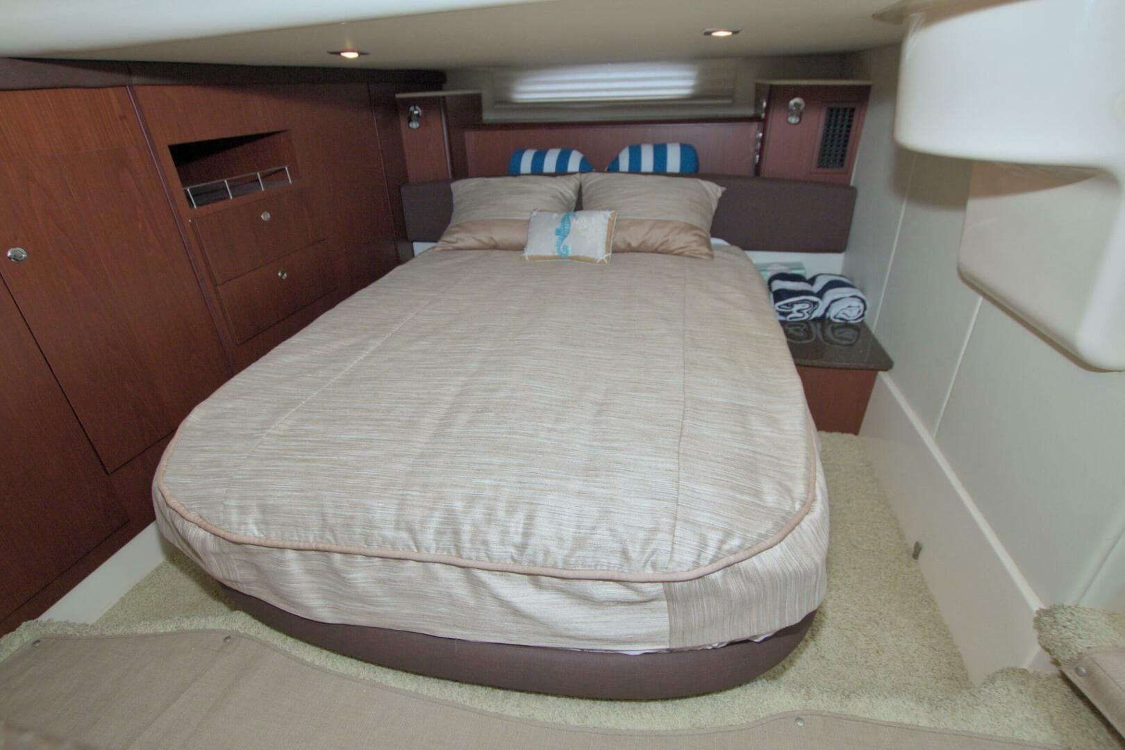 2013 Meridian 441 Sedan — photo 55