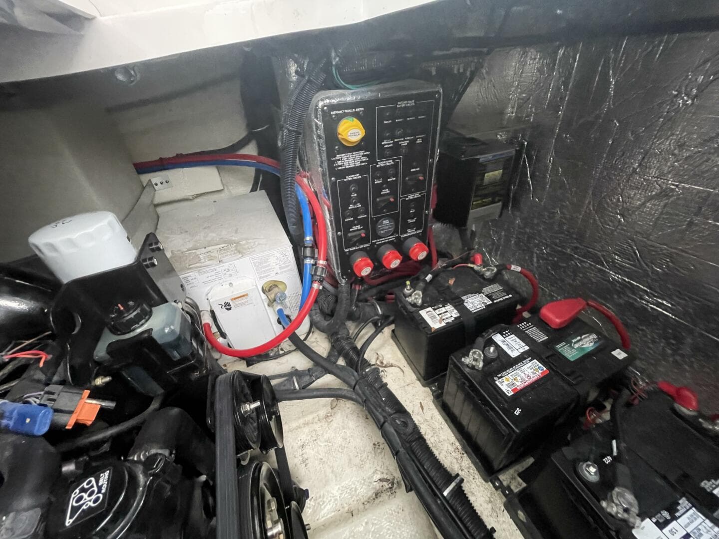 2016 Rinker 310 Express — photo 33