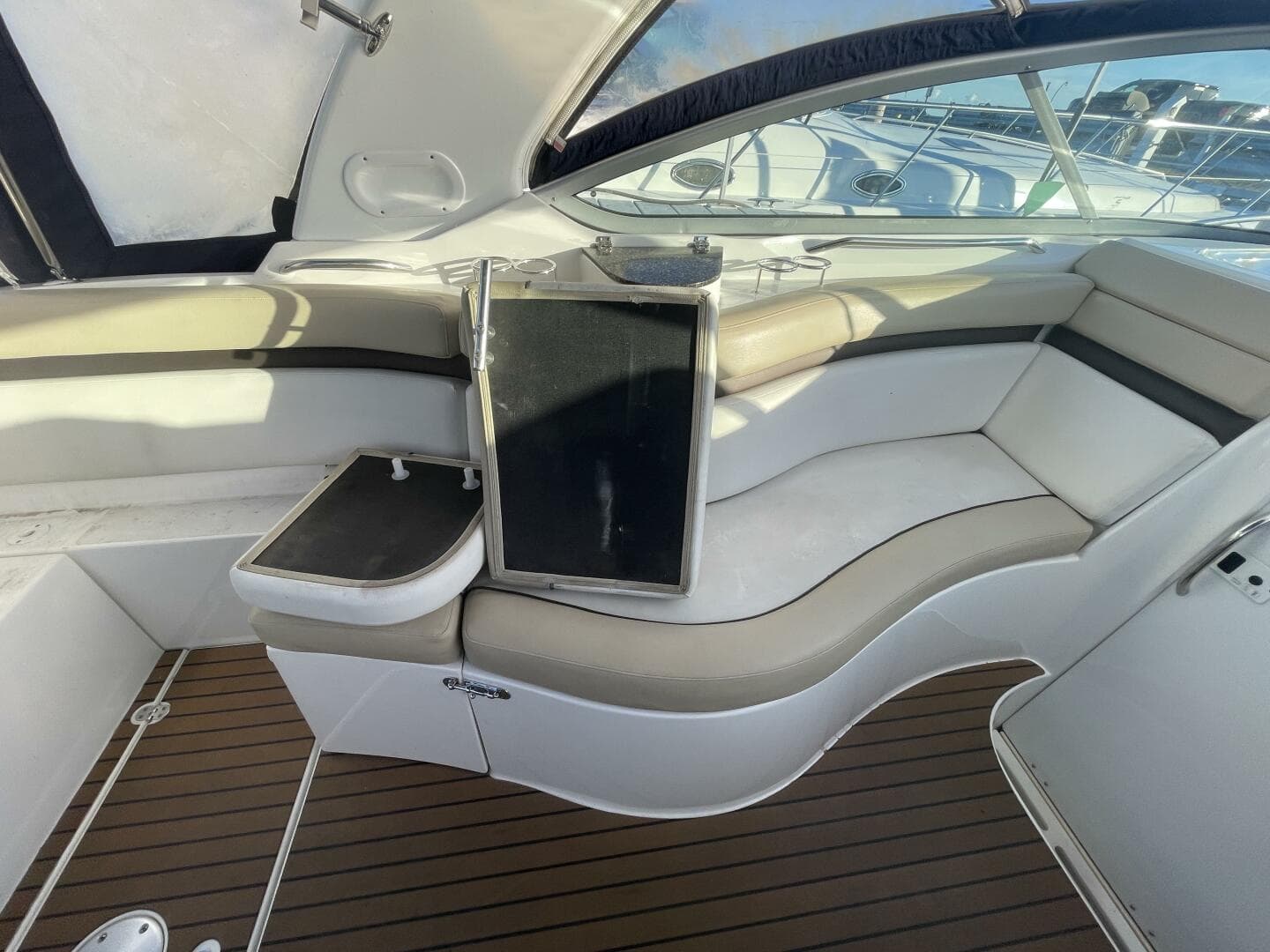 2016 Rinker 310 Express — photo 14