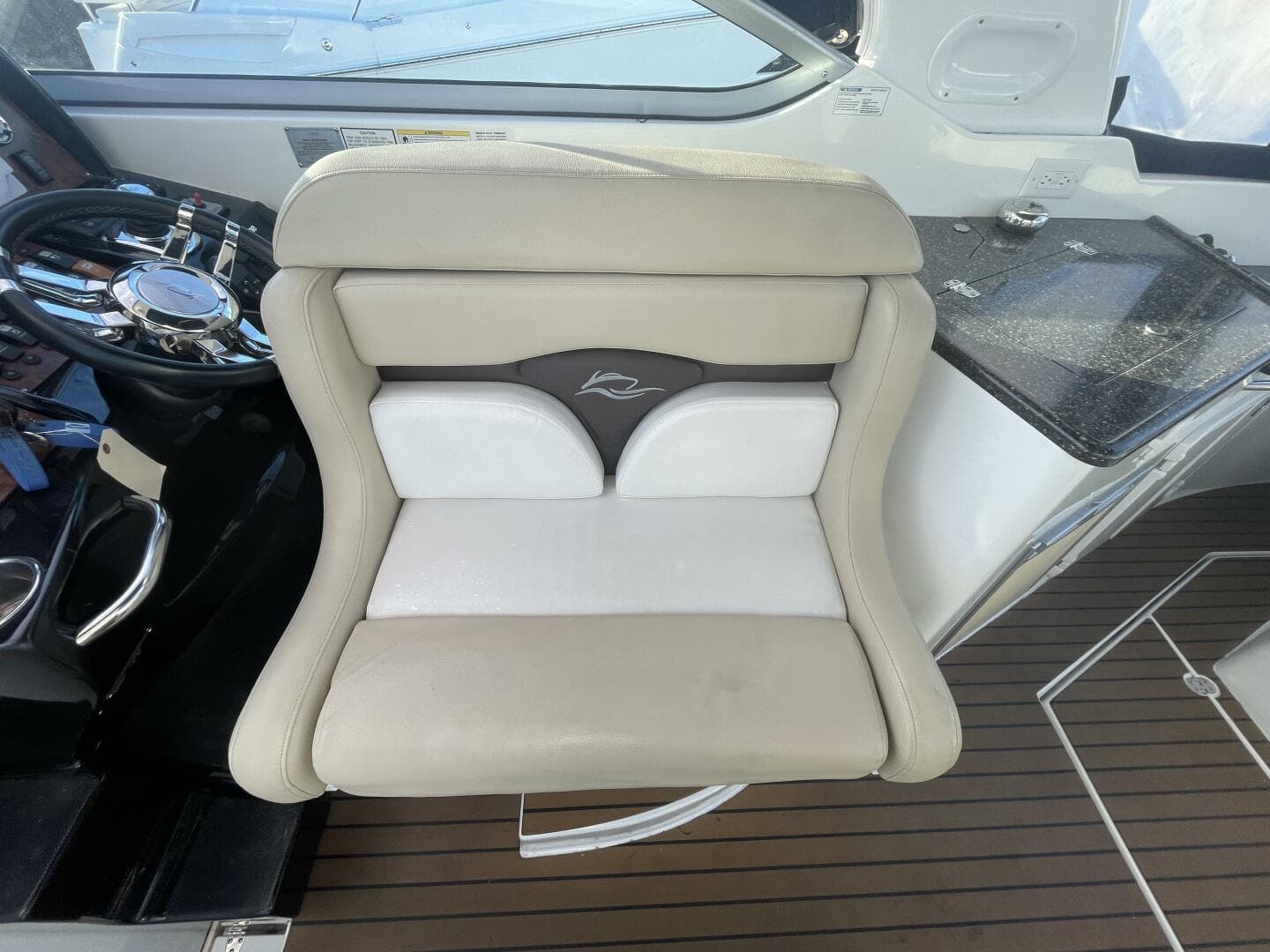 2016 Rinker 310 Express — photo 18