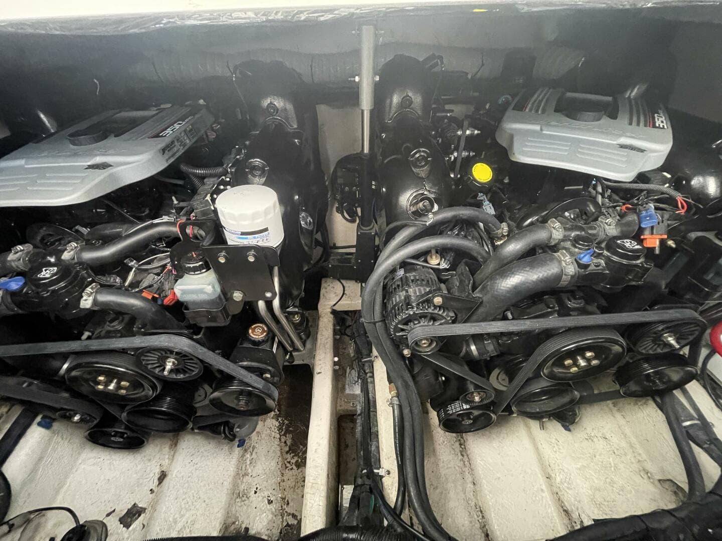 2016 Rinker 310 Express — photo 30