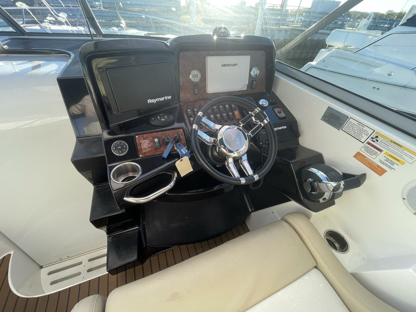 2016 Rinker 310 Express — photo 21