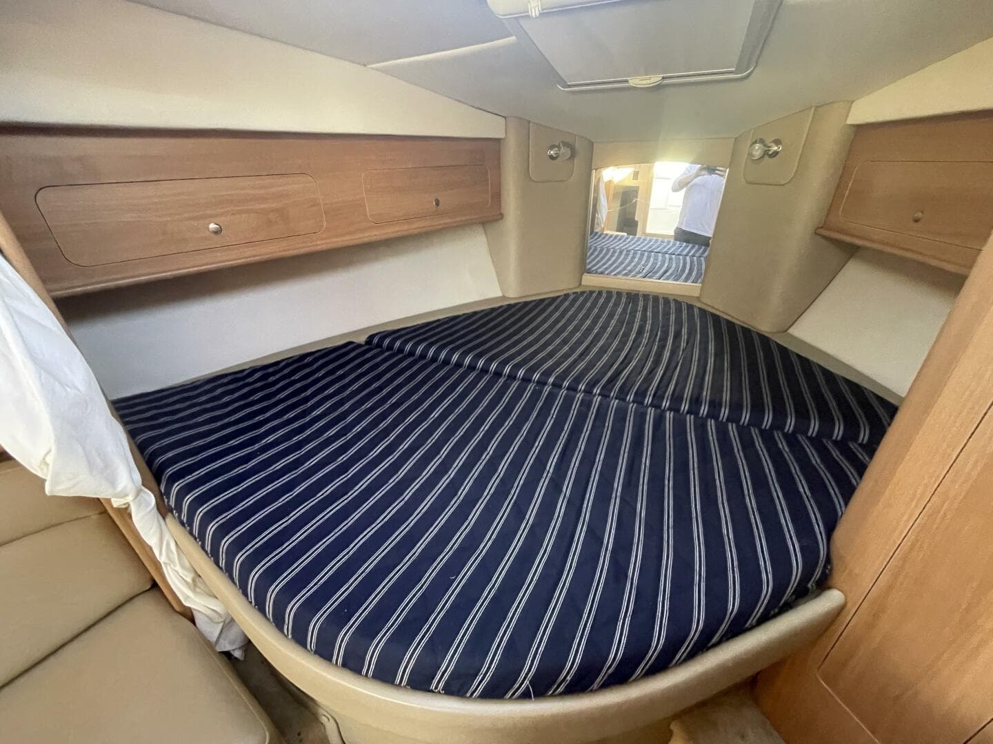 2016 Rinker 310 Express — photo 38