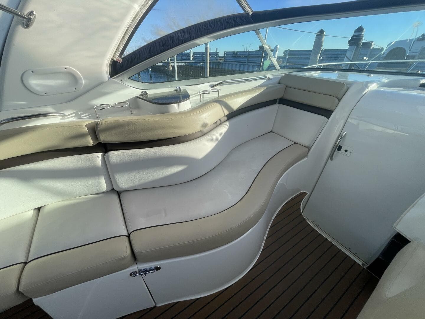 2016 Rinker 310 Express — photo 15