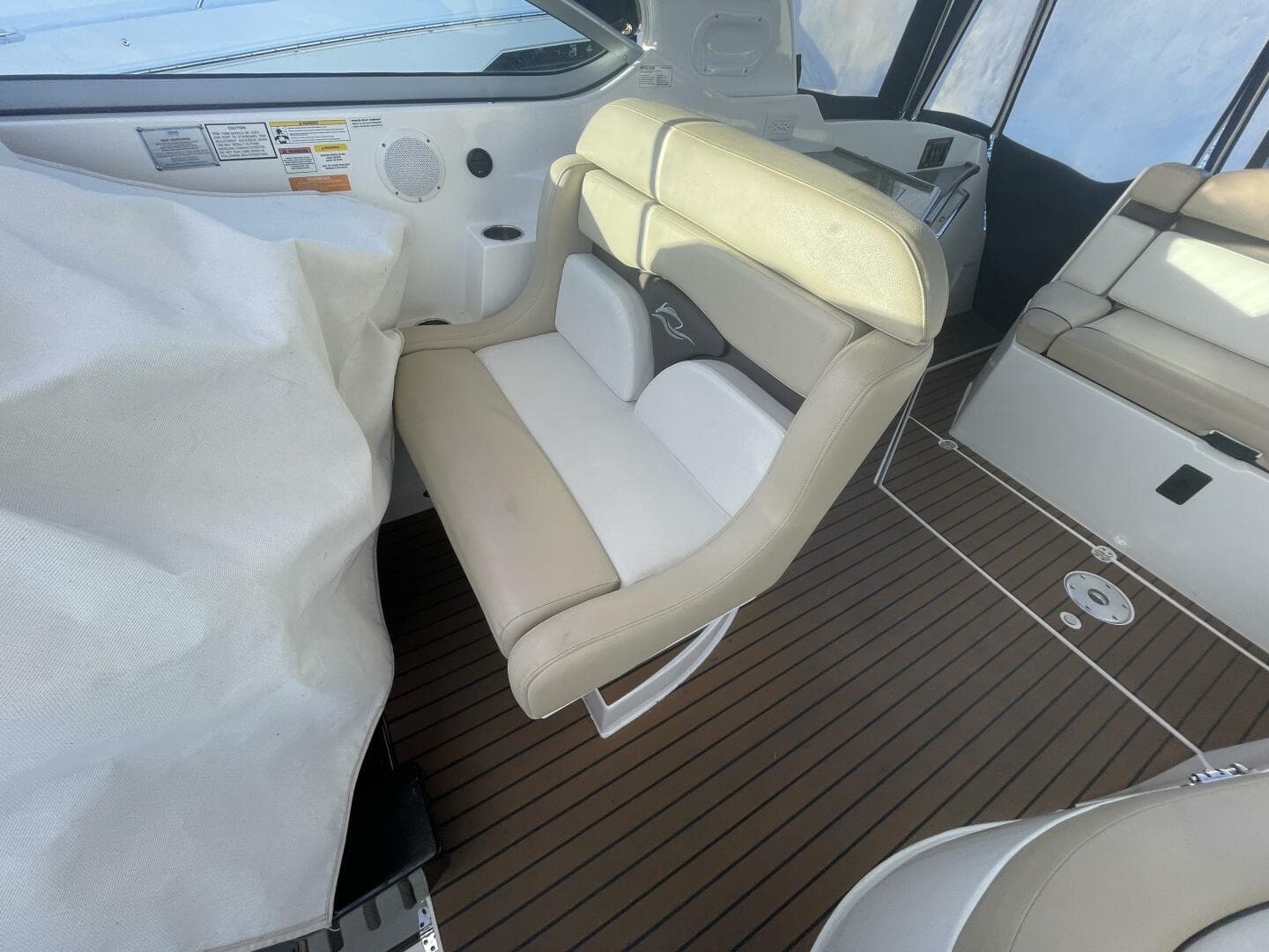 2016 Rinker 310 Express — photo 19